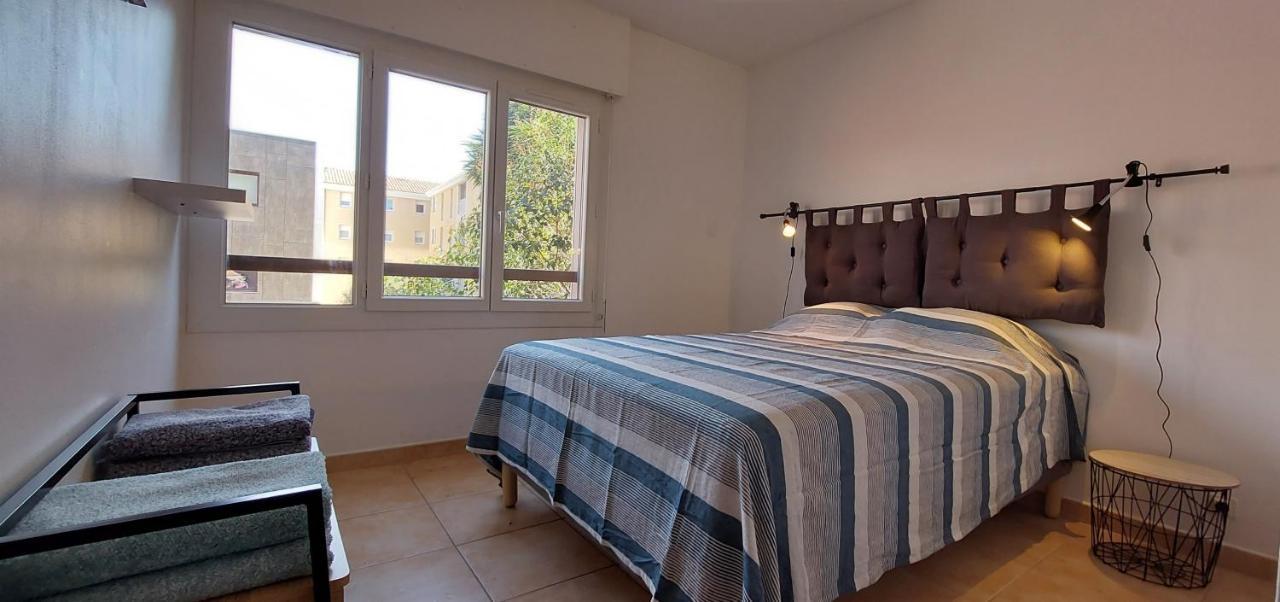 Grand T3 Lumineux Spacieux Propre, Tout Confort, Parking, Ascenseur, Emplacement Central Unique, Port-Commerces-Mer Et Plages A Pied, Location Du Samedi Au Samedi Sanary-sur-Mer Bagian luar foto