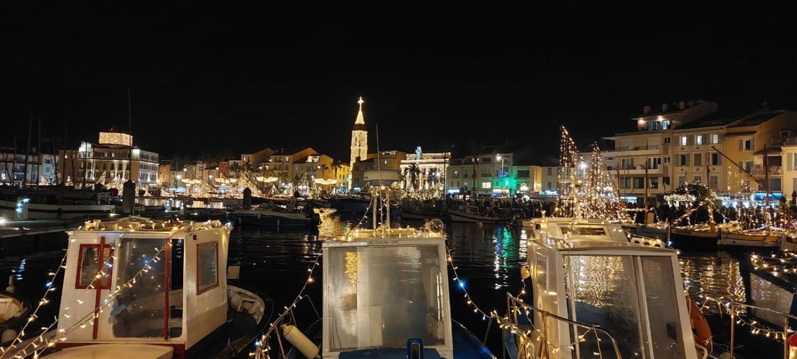 Grand T3 Lumineux Spacieux Propre, Tout Confort, Parking, Ascenseur, Emplacement Central Unique, Port-Commerces-Mer Et Plages A Pied, Location Du Samedi Au Samedi Sanary-sur-Mer Bagian luar foto